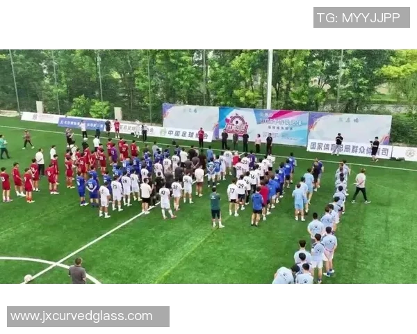 风熠足球引领新潮流打造青少年足球梦想的摇篮与平台